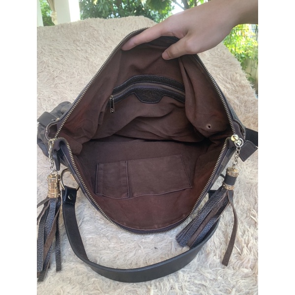 Túi chuẩn si. Túi qua sử dụng. Khách vui lòng xem hình nếu muốn biết thêm thông tin sản phẩm mời khách vô chat . Thanks.