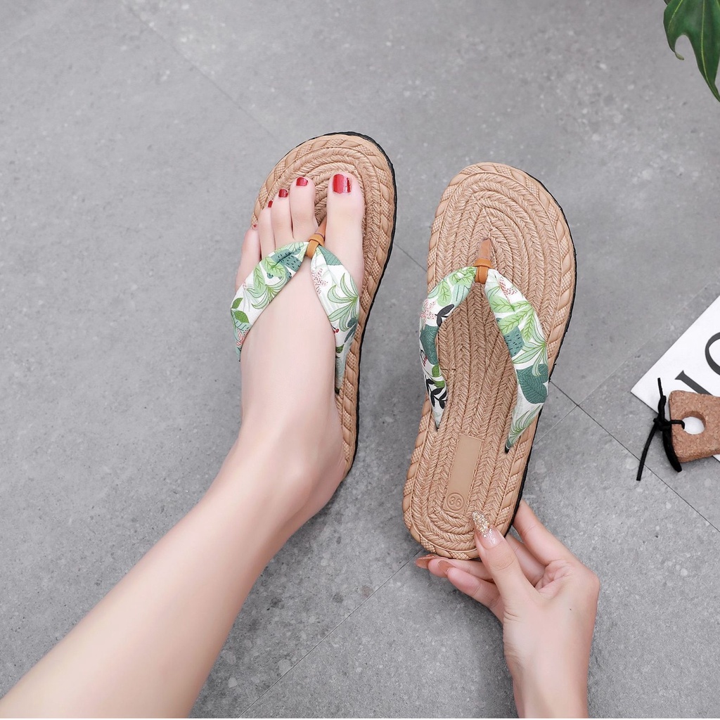Dép Xỏ Ngón Giả Cói Họa Tiết Hoa Lá