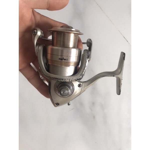 Máy câu Daiwa Cy2500 cối kim loại