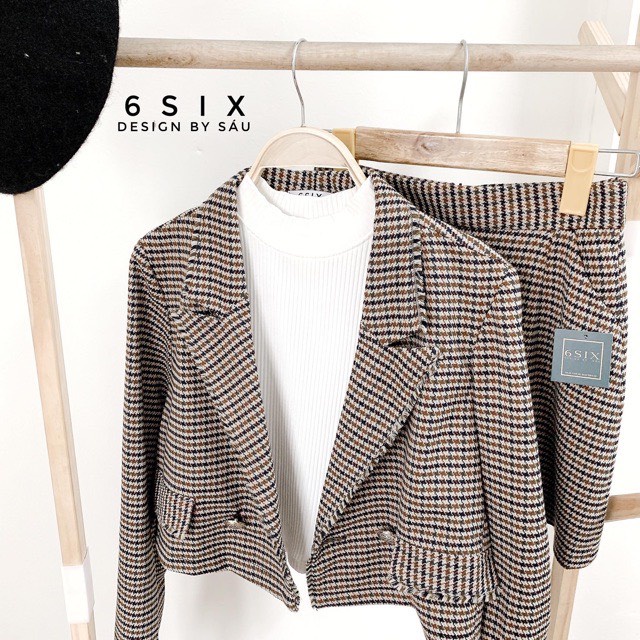 Set Blazer croptop và chân váy ngắn họa tiết răng sói tone nâu