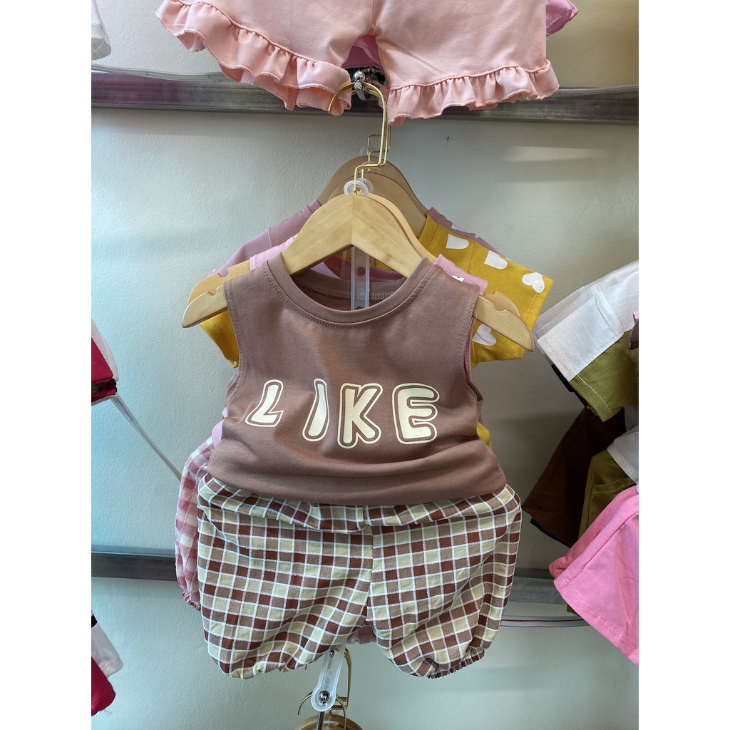Sét Đồ Bé Gái Bộ Quân Áo Thun In Chữ Like Quần Kẻ Cho Bé Gái