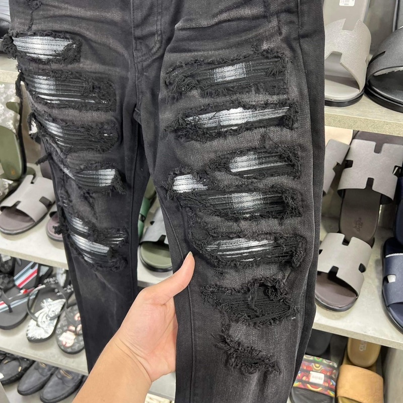 Quần bò amiri sc rách đùi vá đen trắng -7922