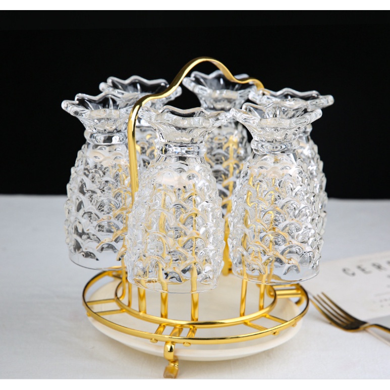 khay úp cốc để bàn uống nước được mạ vàng cao cấp. Gía úp cốc mạ vàng hình hươu kèm khay hứng nước, tiện dụng