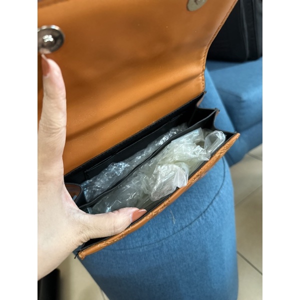 Túi xách cầm tay nữ màu nâu lỗi nhẹ