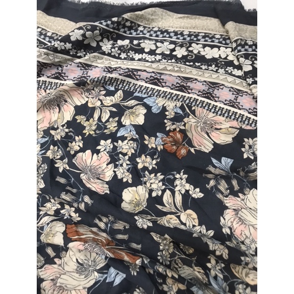 Vải lụa Hàn hoa vintage chân 2 đầu biên ,chất liệu mát nhẹ nhàng (khổ 1m5)may đầm váy ,áo kiểu ,áo sơ mi