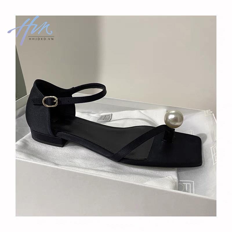 Giày Sandal Mũi Vuông Đế Thấp Quai Đính Ngọc Trai Màu Đen Thời Trang Xuân Hè Mới