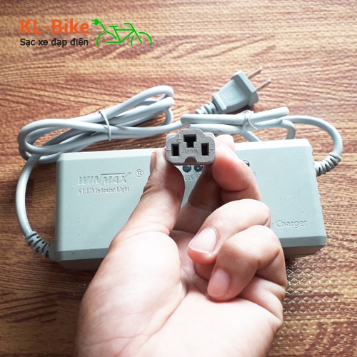 Sạc xe điện 60v20ah winmax - Tự ngắt, chống phồng bình ắc quy (Vespa, Nioshima, Xmen, Dibao, Zoomer, Gogo...)