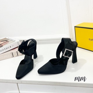 Sandal cao gót bít mũi quai đá vuông lụa fullbox