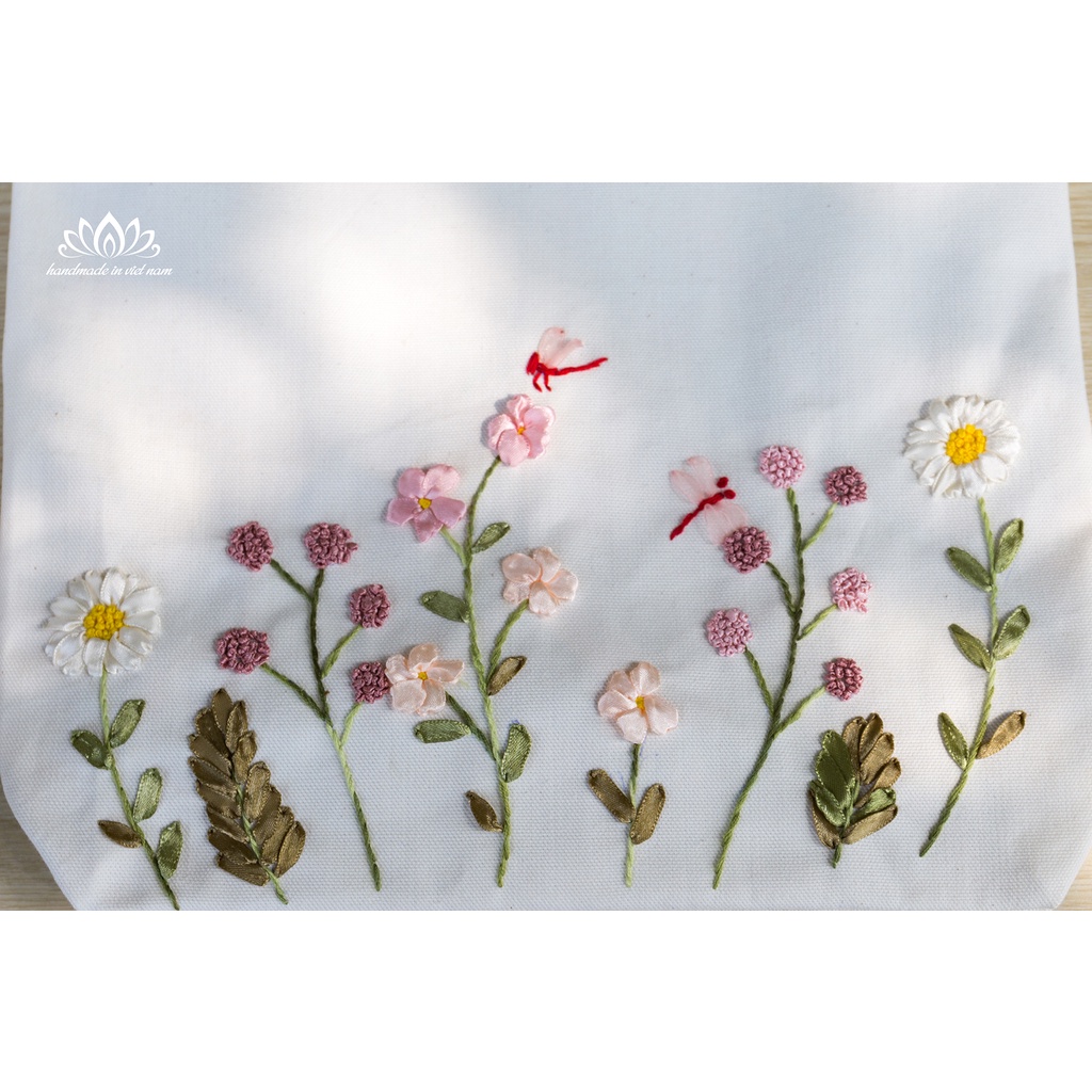 Túi tote đeo vai, đi học ,đi làm thêu tay, khóa kéo, vải lót bên trong đầy đủ