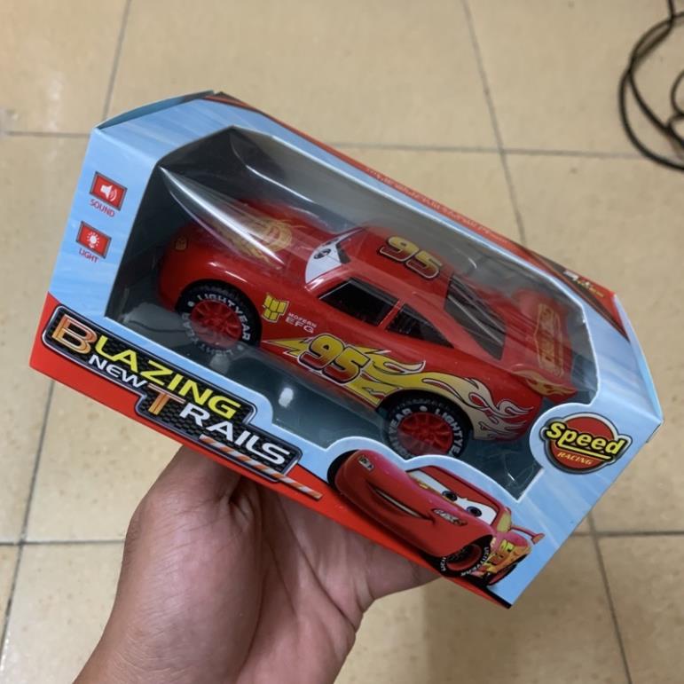 Đồ chơi xe ô tô điều khiển mcqueen