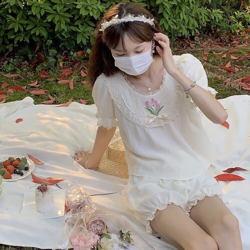 Bộ đồ ngủ màu kem hoa tulip mùa hè của phụ nữ mỏng phần ngọt ngào và dễ thương học sinh thêu ren váy ngủ công chúa gió