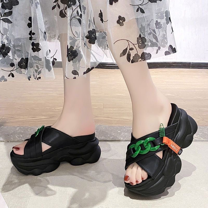 Dép đế bánh mì quai chéo