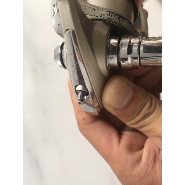 Máy câu Daiwa Cy2500 cối kim loại