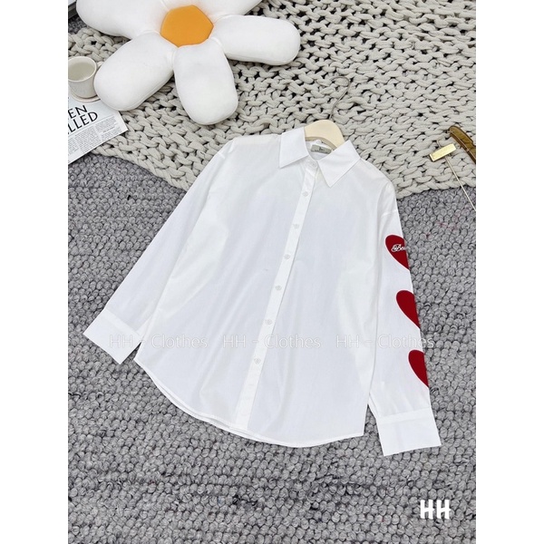 Áo sơ mi 3 tim đỏ in tay trái TTA977