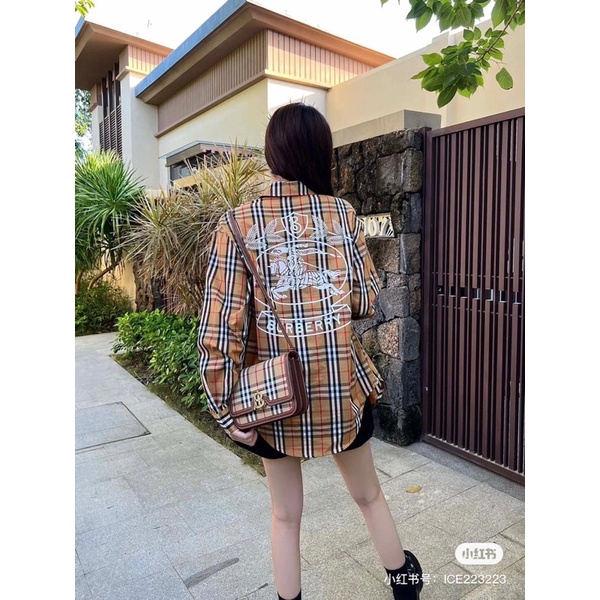 Túi kẹp nách bupbery nữ Size 21cm hót nhất 2023