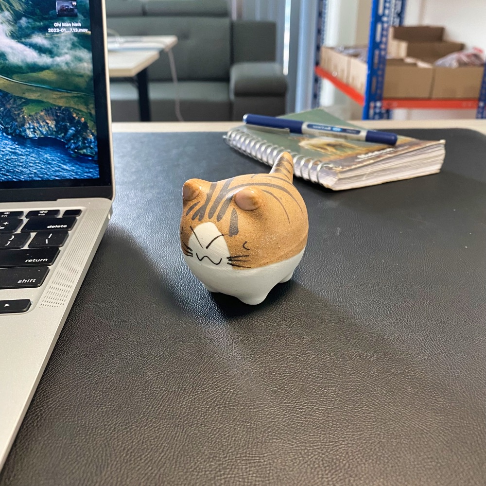 Mèo gốm vẽ tay trang trí bàn làm việc, bàn học