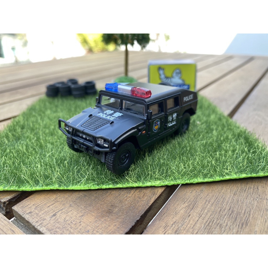 Xe mô hình cảnh sát 1:64 - Hummer - Xcartoys