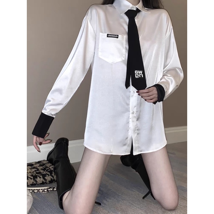 Set đồ phong cách nữ sinh - Áo sơ mi trắng phi bóng kèm cà vạt - Chân váy ngắn xếp ly