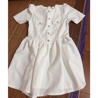 pass váy trắng xoè size M