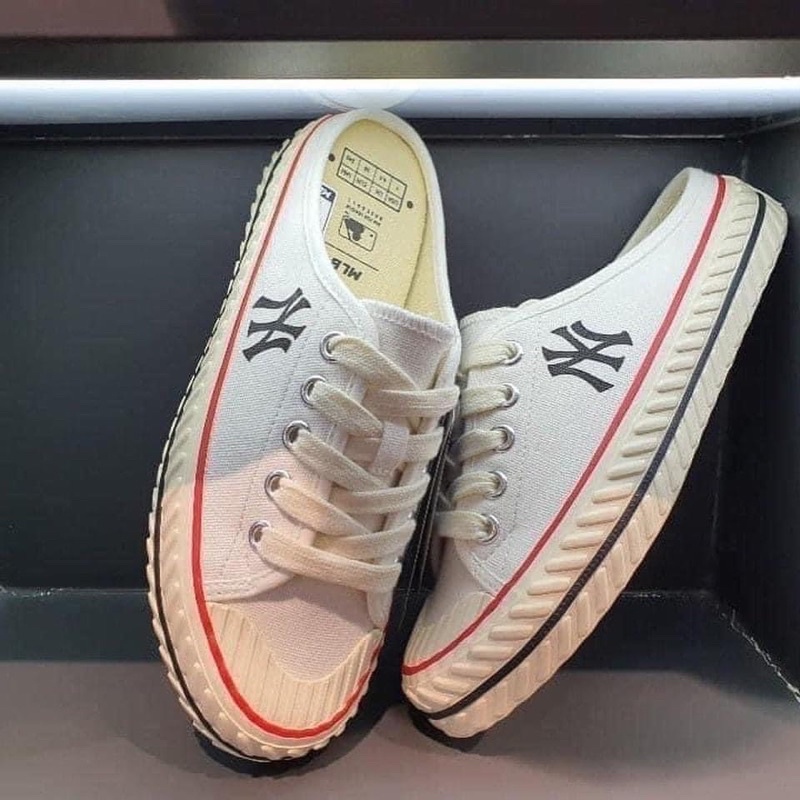 Giày đạp gót mule MLB trắng