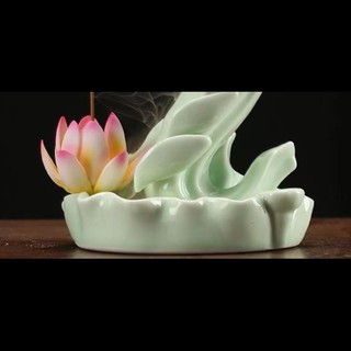 Thác khói trầm hương tay Phật hoa sen