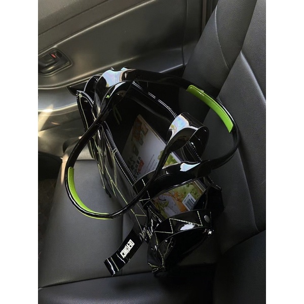 Túi tote đeo chéo chất liệu da bóng