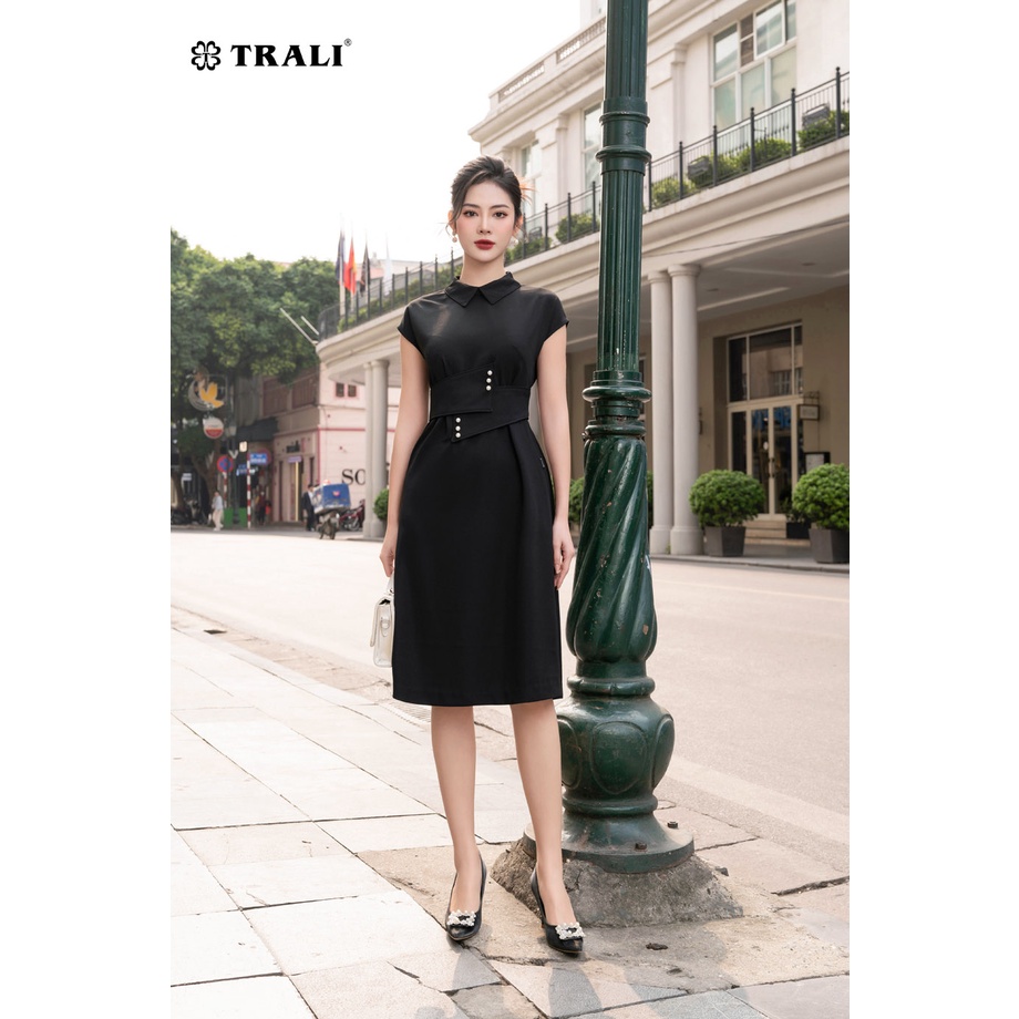 Đầm Nữ TRALI 23202 Màu Đen Có Cổ Đính Hạt Trai