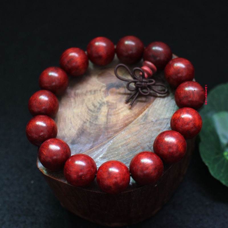 Vòng tay nam nữ gỗ hương đỏ đem lại may mắn