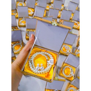 Set bộ vòng & hoa tai ngọc trai nhân tạo hộp nâu/vàng