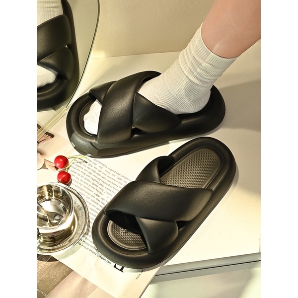 Dép bánh mì quai chéo chống trơn trượt