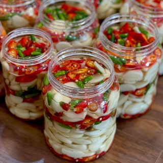 Tỏi cắt lát ngâm giấm đường chua ngọt hũ 500gr giòn ngon nhiều công dụng