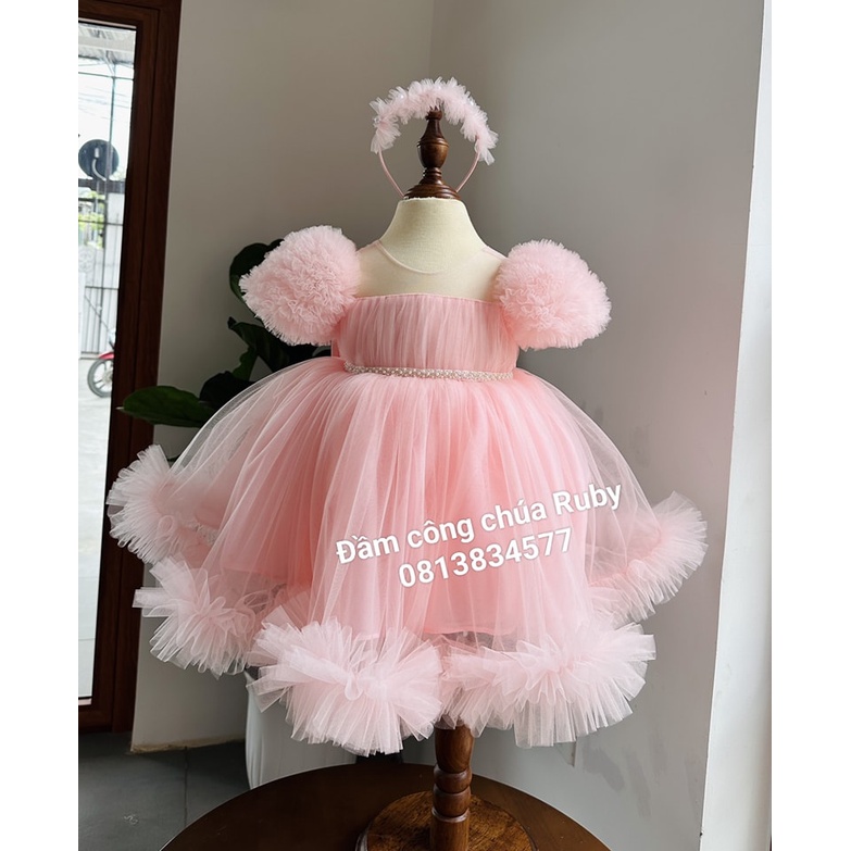 Đầm ren phồng tay bồng