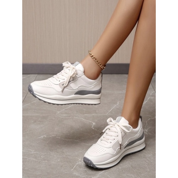 Giày sneacker nữ hack dáng