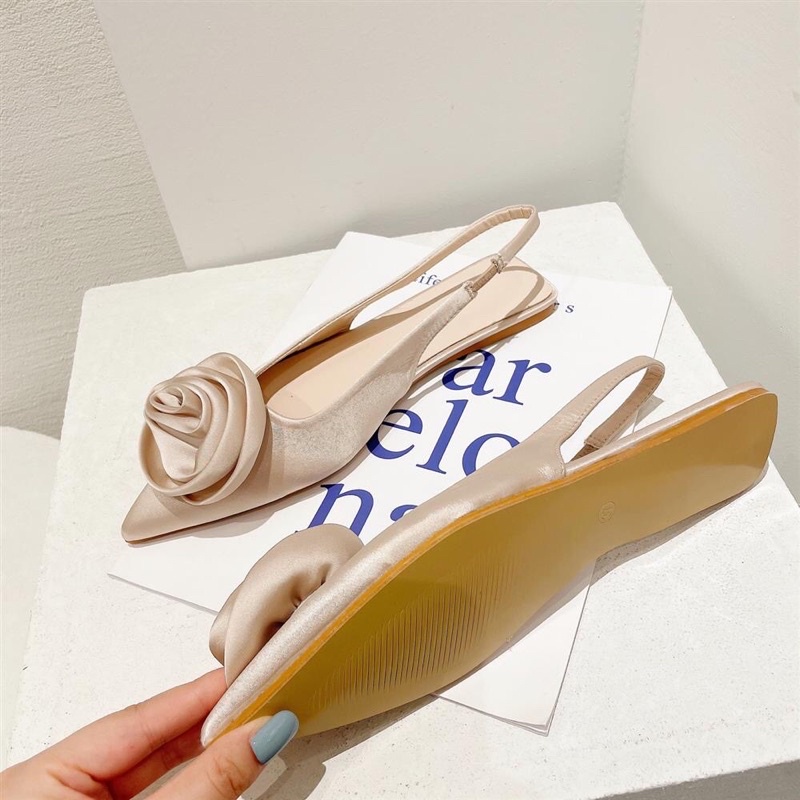 Giày bệt hoa hồng