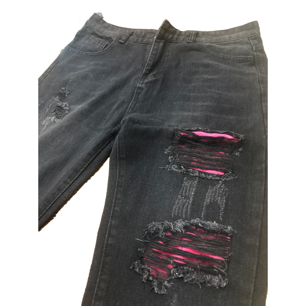 Quần Jean "BlackPink x FireOnFire" rách gối zipper skinny, miếng vá màu hồng.