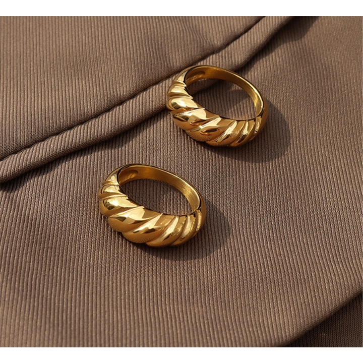 Nhẫn titan ko đEn siêu xinh NT110