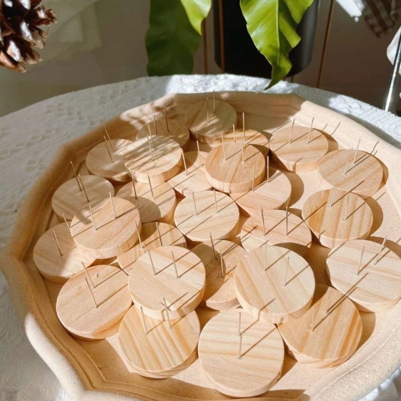 Đế gỗ cắm thú len