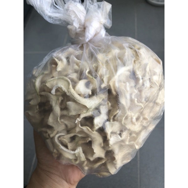 Đu đủ xanh phơi khô ăn giòn sựt