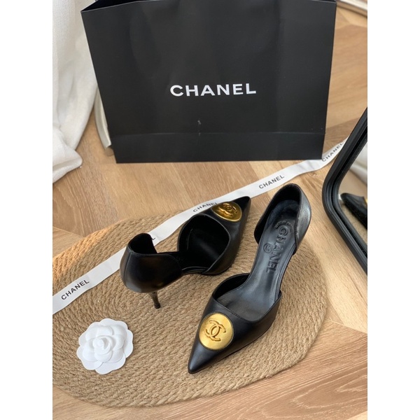 Giày cao gót đen khóa đồng nữ