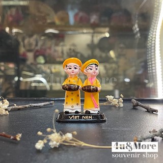 Tượng gốm đôi nam nữ áo dài dân tộc bê trống cơm