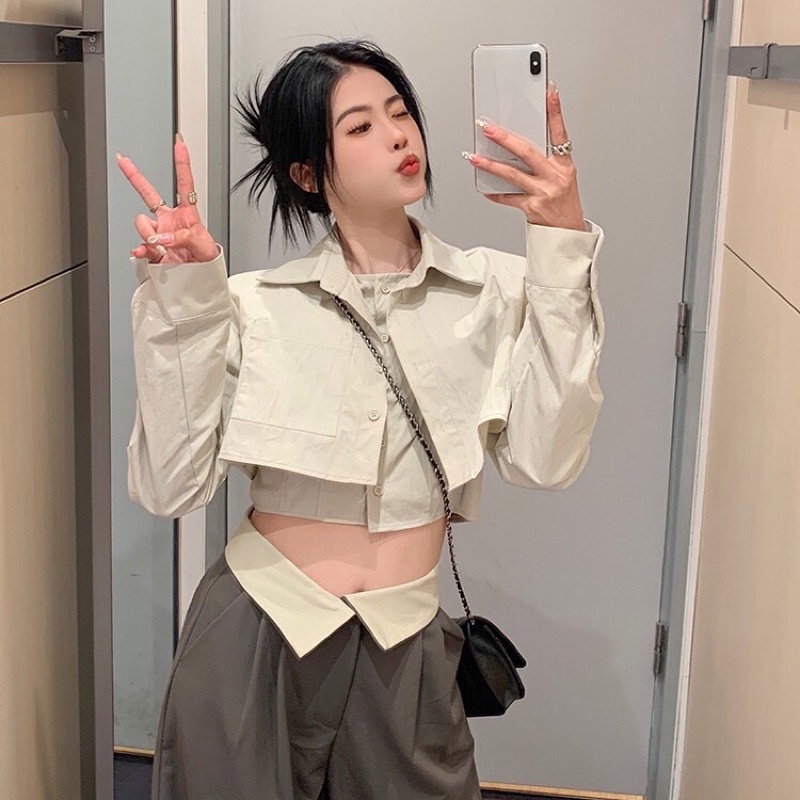 Áo sơmi croptop cách điệu, quần vải xuông ống rộng