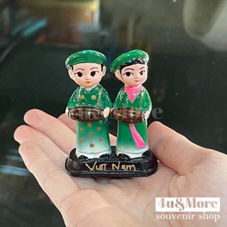 Tượng gốm đôi nam nữ áo dài dân tộc bê trống cơm