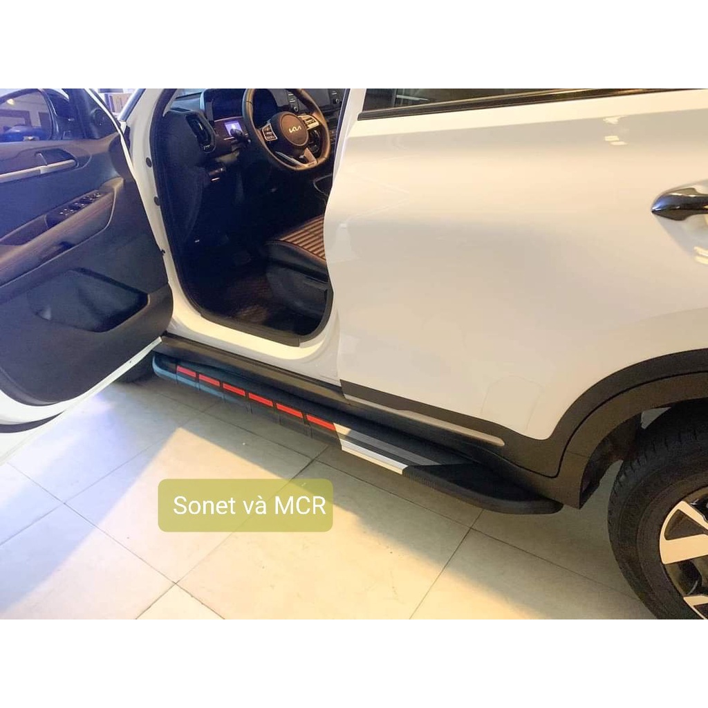 Bậc lên xuống, bệ bước chân Kia Sonet, khắc laser logo - hãng xe - số điện thoại mặt bậc. Siêu KM