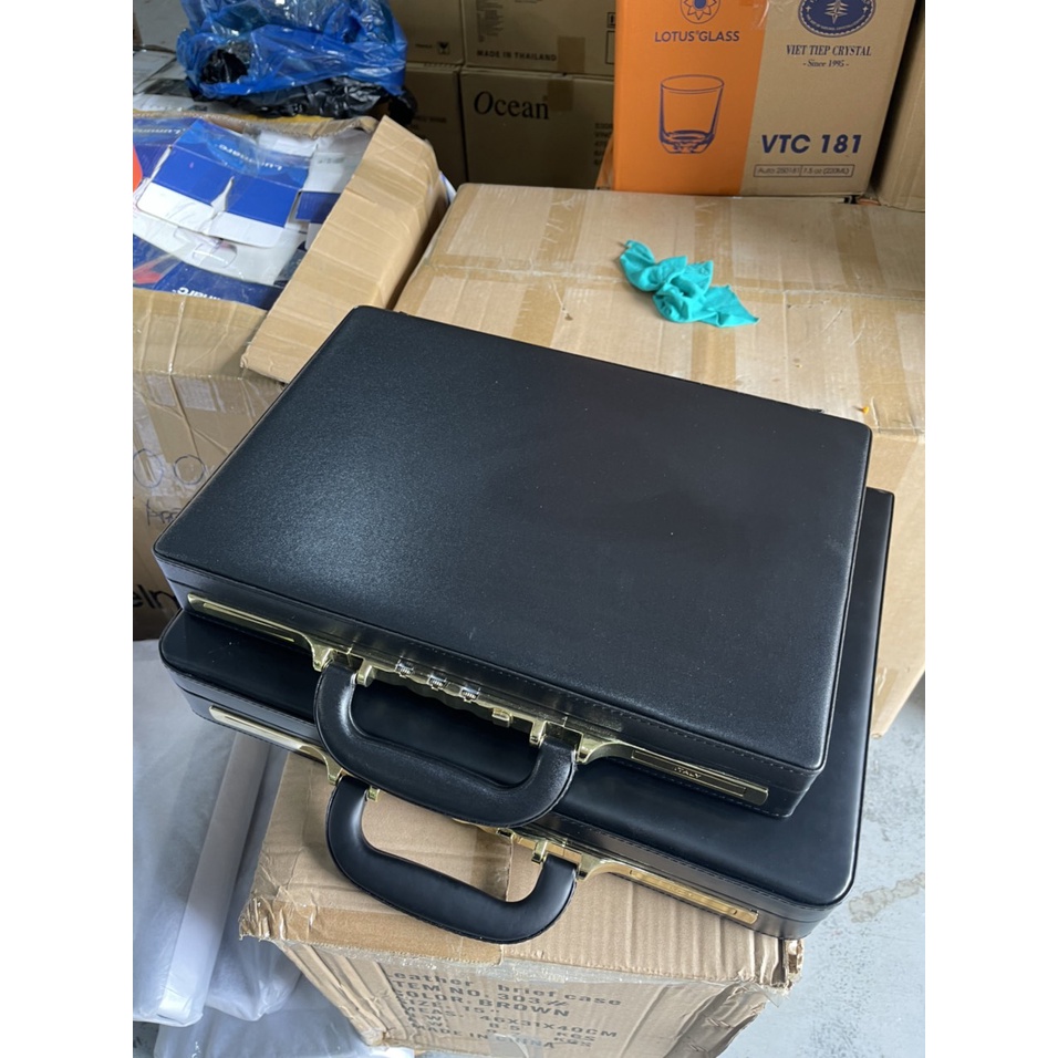 Cặp da khóa số an toàn