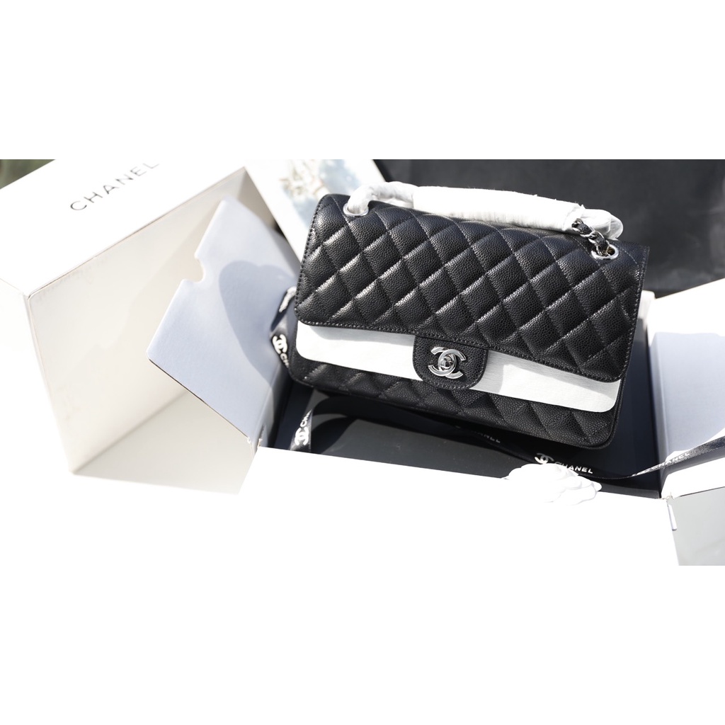 Túi xách đeo vai đeo chéo CHA NEO CLASSIC DA SẦN KHÓA BẠC SZ17-25