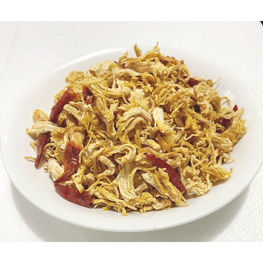 250gr Khô gà Lày Hòa  được sản xuất từ những nguyên liệu tươi mới theo tiêu chuẩn ATTP.