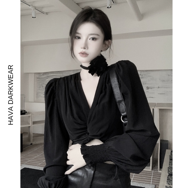 Áo croptop HAVADW màu đen cổ chữ V xoắn eo kèm dây nơ hoa A03