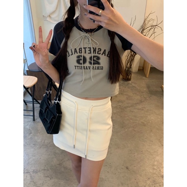 Áo thun croptop cổ tròn Comic