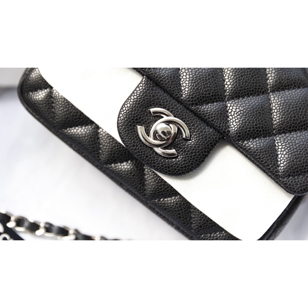 Túi xách đeo vai đeo chéo CHA NEO CLASSIC DA SẦN KHÓA BẠC SZ17-25