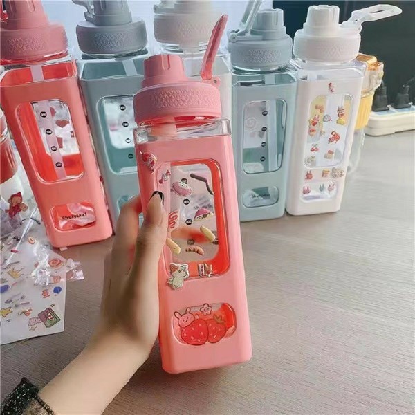 Bình Nước Cute Hình Vuông 700ml Kèm Stiker Dễ Thương
